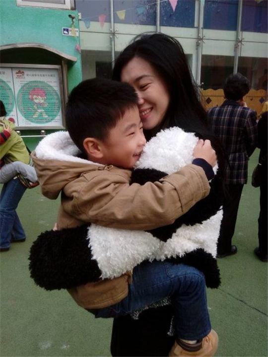 怎么给小孩子换衣服 aae488755c78408eb70296a1d207f9b7.jpeg