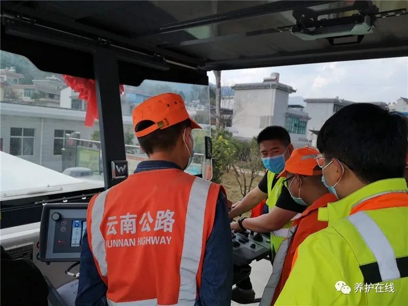 云南：临沧公路局再添养护“利器”推进机械化养护施工