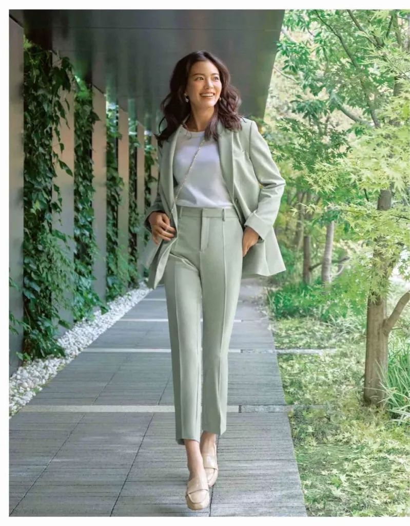 时尚穿搭杂志哪个好 dfdf5169fa7d449eb2dba23c7d3f3d17.jpeg