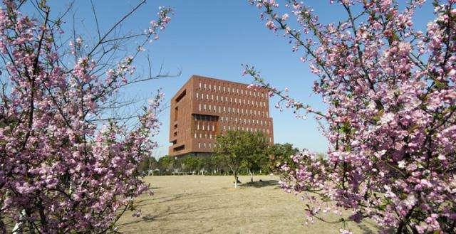 3, 新疆理工学院