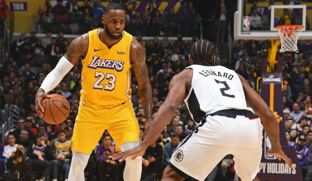 当提到24看球网NBA直播,这早已不是一个单一网址的概念,而是一个覆盖赛事直播、数据资讯的免费观赛矩阵。接下来,我将从赛事覆盖、核心功能与平台特色等角度,为你梳理一份专业解析