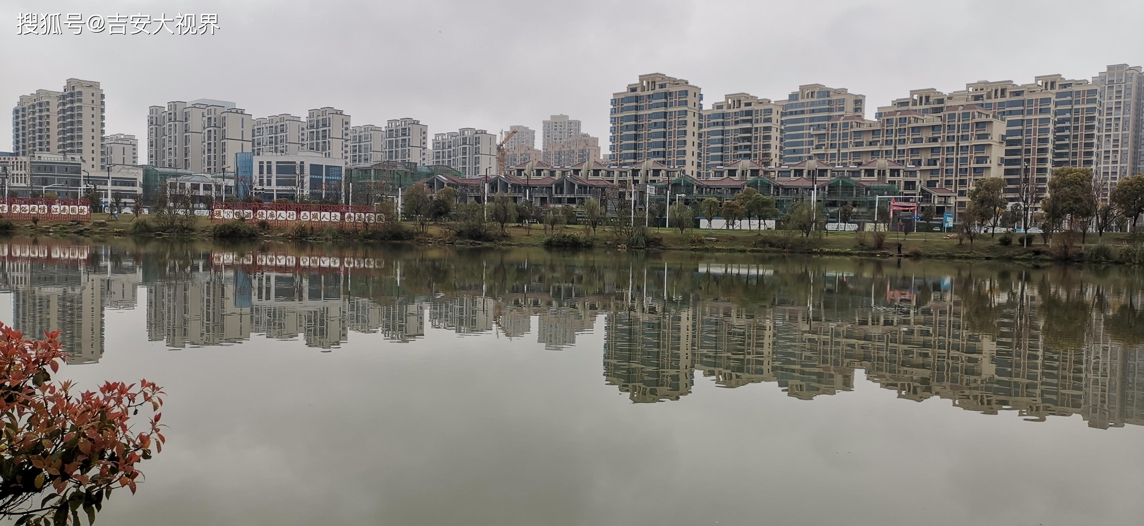 吉安视觉:古后河绿廊的倒映之美 犹如海市蜃楼