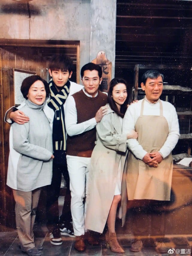 被曝和潘粤明离婚后，与小8岁男友再婚产女，董