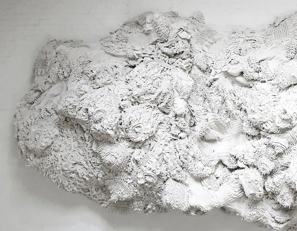 智利 材质:铜丝,环氧树脂 这种由铜线和树脂制成的地貌雕塑捕捉了古老
