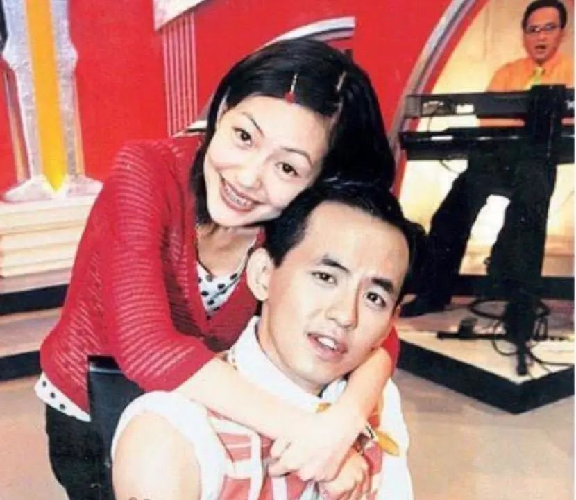 前任黄子佼都结婚了，47岁曾宝仪却仍单身，或因