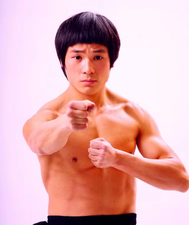 现代李小龙叫板向华强:很多人怀疑李小龙死与