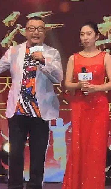 曾红遍全国，却犯错入狱，与小20岁女友相恋被甩