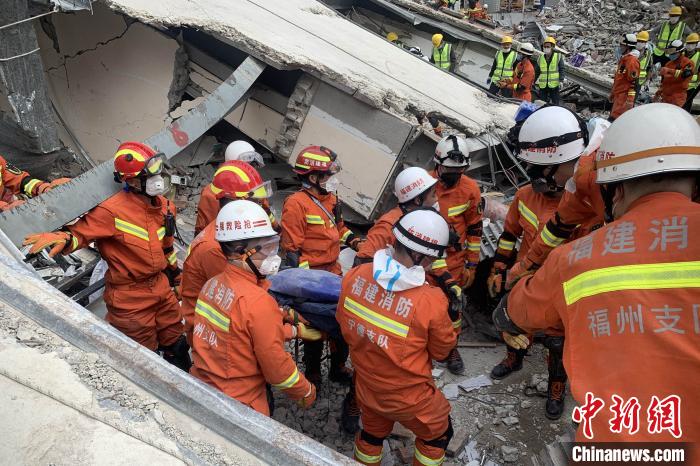 福建泉州坍塌酒店救援现场：搜救出第50名被困者