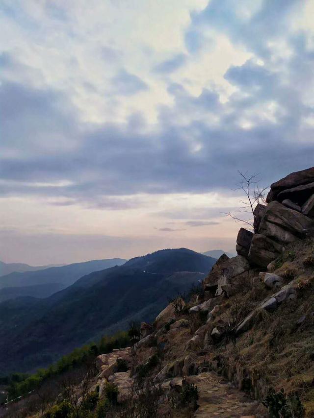 牛山石林,这里号称"广德最美云海",景区位于卢村同溪,离广德市城区28