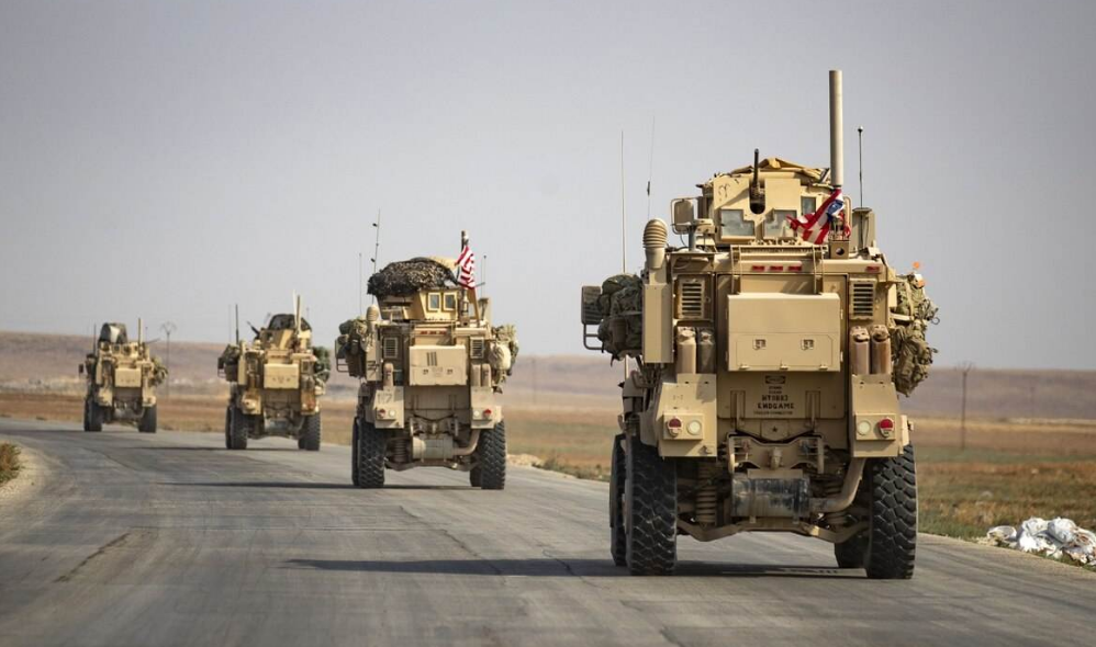 美军7辆装甲车的车队进,叙利亚哈萨克省