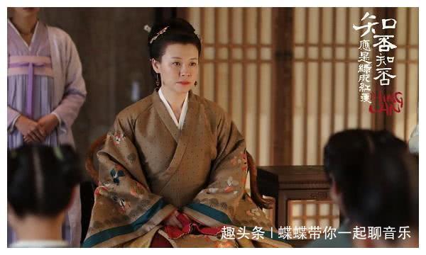 她曾搭档张国荣，26岁拿下影后，如今45岁凭“大