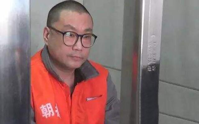 曾红遍全国，却犯错入狱，与小20岁女友相恋被甩