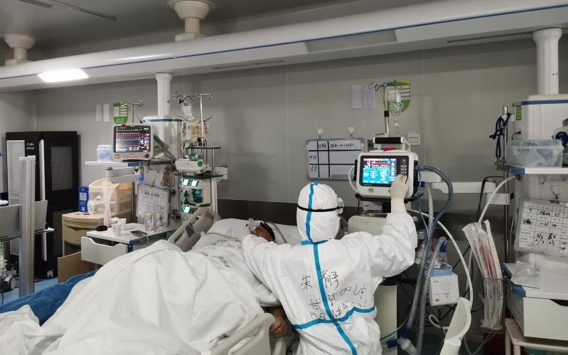 战疫“主战场”:武汉定点医院与疫情硬磕的48天