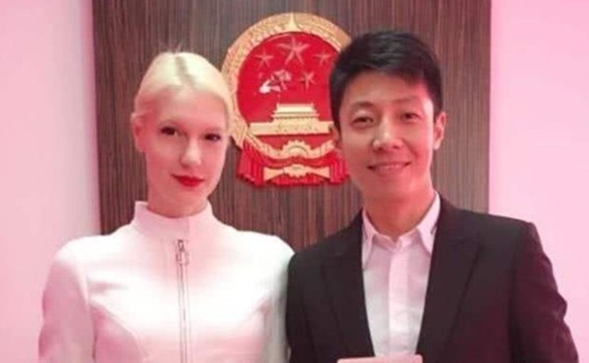 娶"洋媳妇"要慎重,撒贝宁妻子堪称前车之鉴,婚前婚后