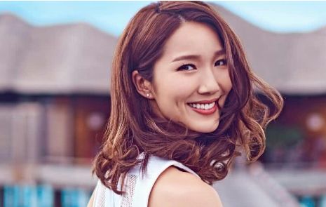 曾两次获得选美冠军，却嫁给长相一般的他，结