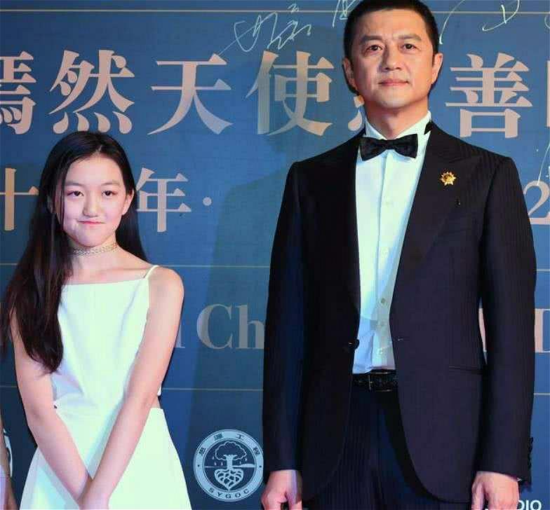 原创李嫣大方秀出自己新照,气质堪比王菲!更重要的是她还坐拥一宝