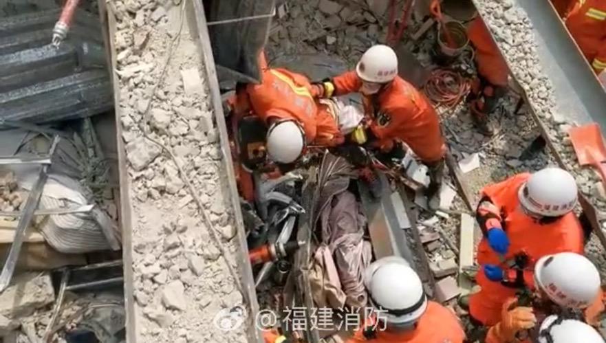 泉州酒店倒塌救出50人，21人仍在搜救，消防称处于黄金救援期