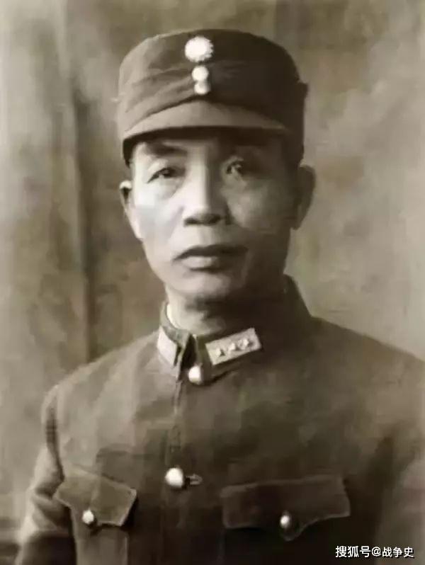 为第4兵团总指挥的李品仙,接到命令死守位于武汉侧翼的广济,黄梅一线