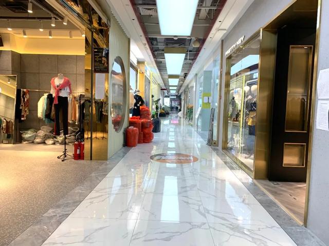 疫情下的杭州四季青韩装档口：一个月亏损15万，