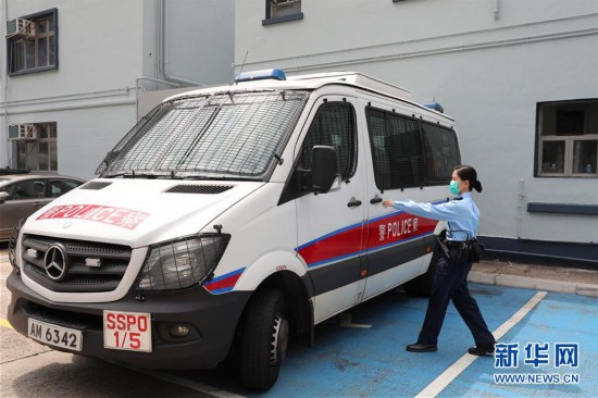 希望社会尽快平稳疫情快点过去一位香港女警最想收到的妇女节礼物