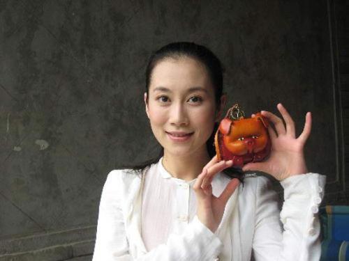 她被称“烂片女王”，只为赚钱给父母买房，如