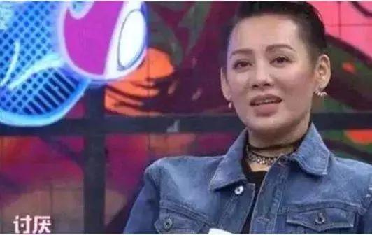 被造谣改国籍硬核反击!怼许晴骂姜文却被小奶狗