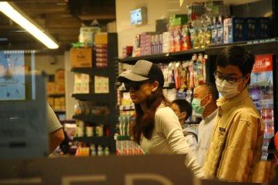 港姐徐子珊退圈后首现身，身材消瘦判若两人，