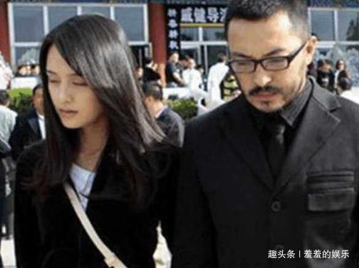 她17岁登春晚火遍全国，却嫁给外卖小哥，当初婚