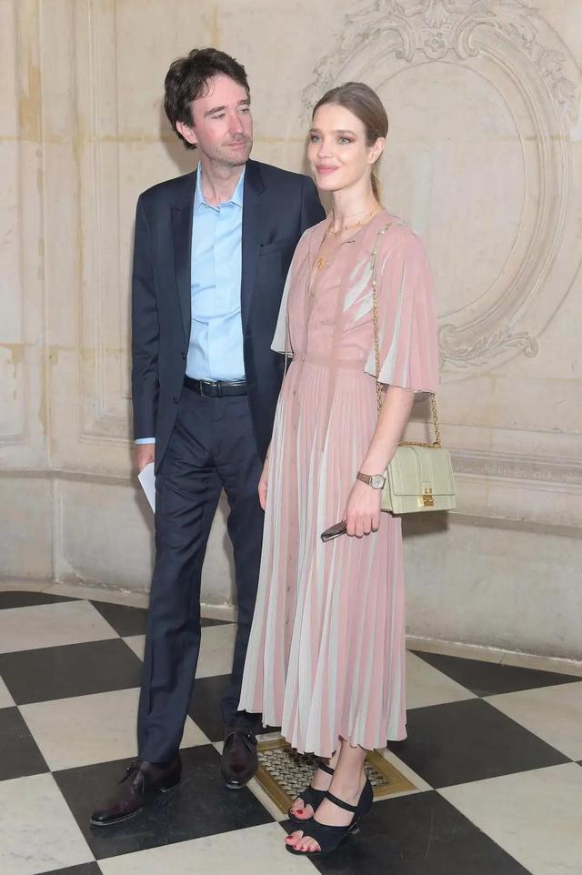 离异带娃的natalia vodianova,传出了跟lv集团太子安托万·阿尔诺的
