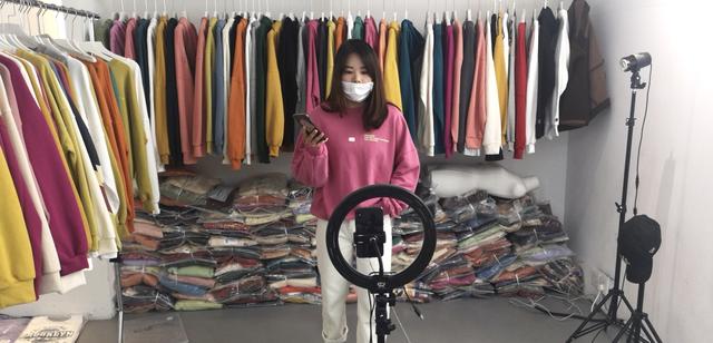 疫情下的杭州四季青韩装档口：一个月亏损15万，