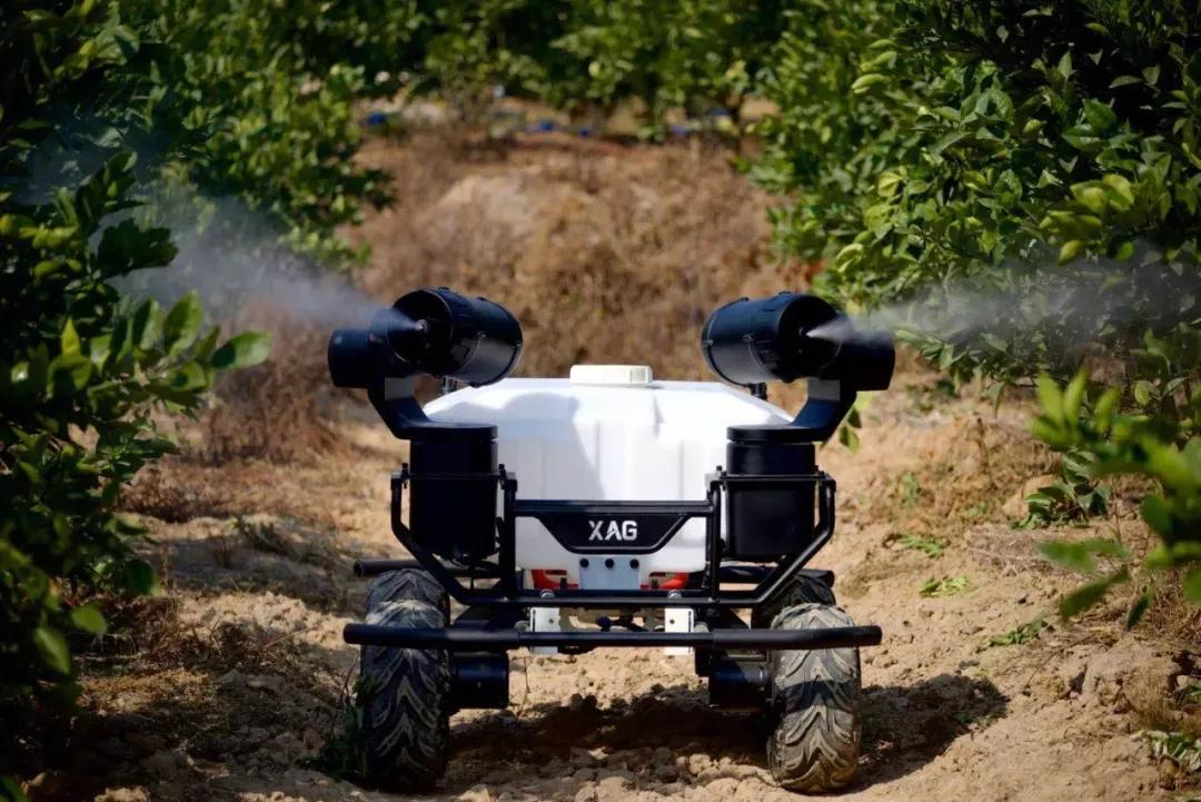 一天万亩高效作业,精准,省时,省力,智能机器人正在成为我国农业创新的
