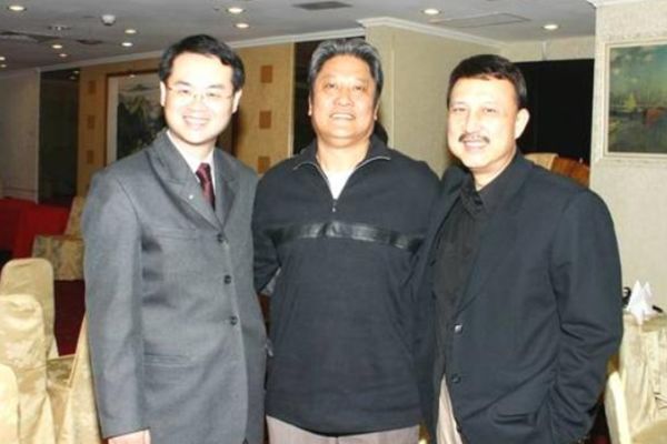 上春晚一夜爆红,喝醉摔成智障后遭妻子抛弃,