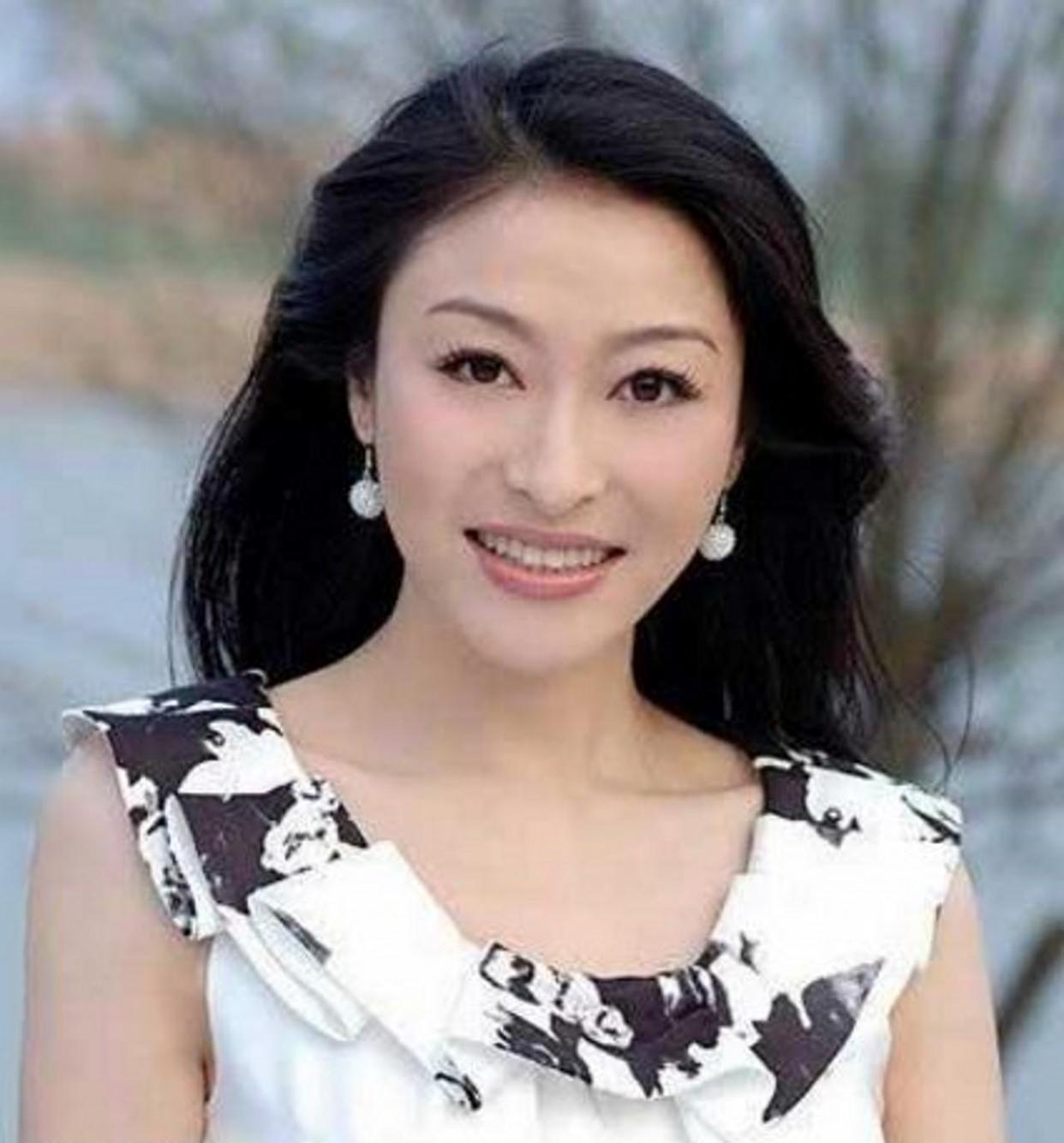 大嘴舒高和李湘争一姐婚变后再难翻红二婚大16岁艺术家