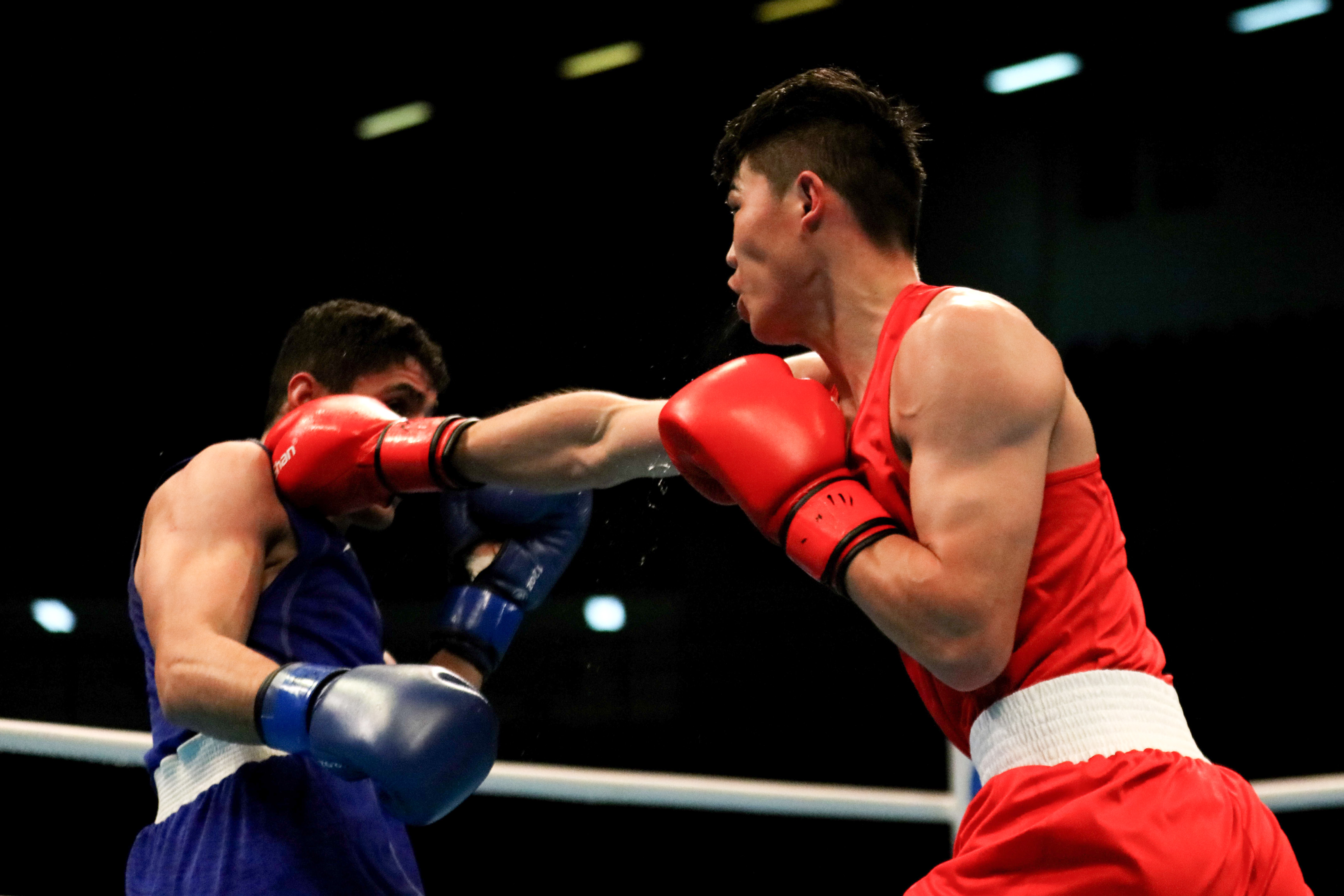 拳击——奥运会资格赛男子69-75公斤级:中国选手托合塔尔别克·唐拉提