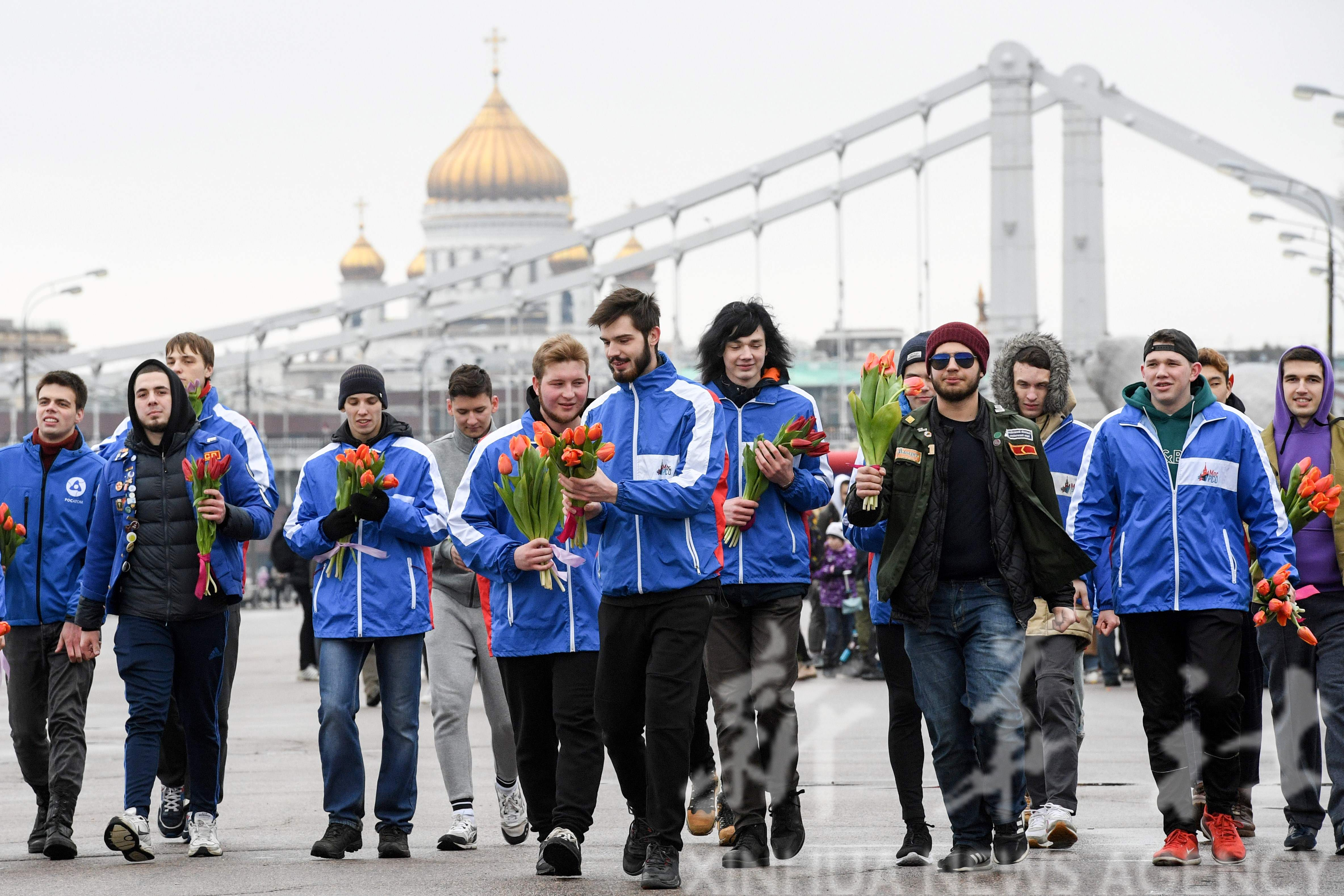 俄罗斯举行妇女节跑步活动