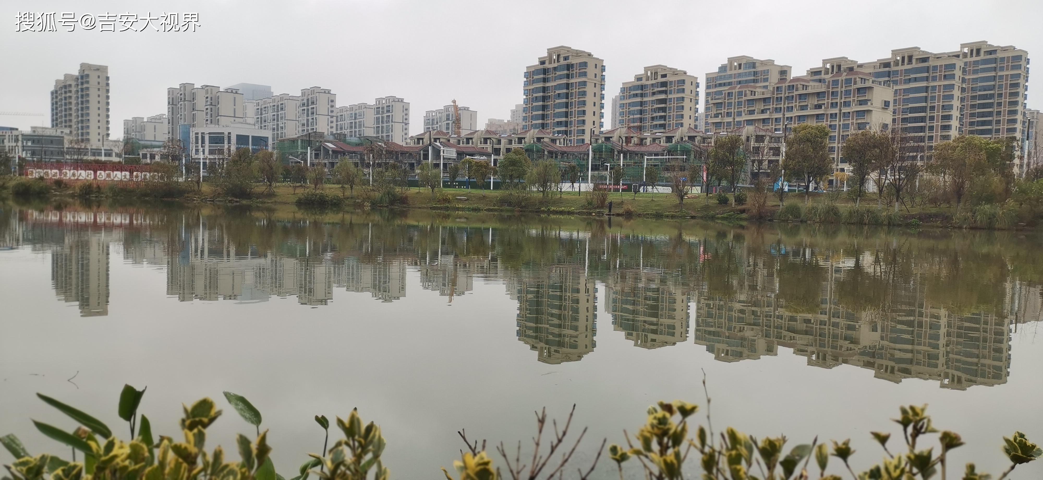 吉安视觉:古后河绿廊的倒映之美 犹如海市蜃楼