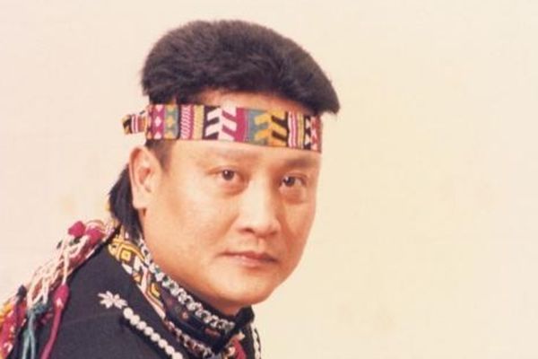 因春晚一夜成名，喝醉摔成智障后遭妻子抛弃，