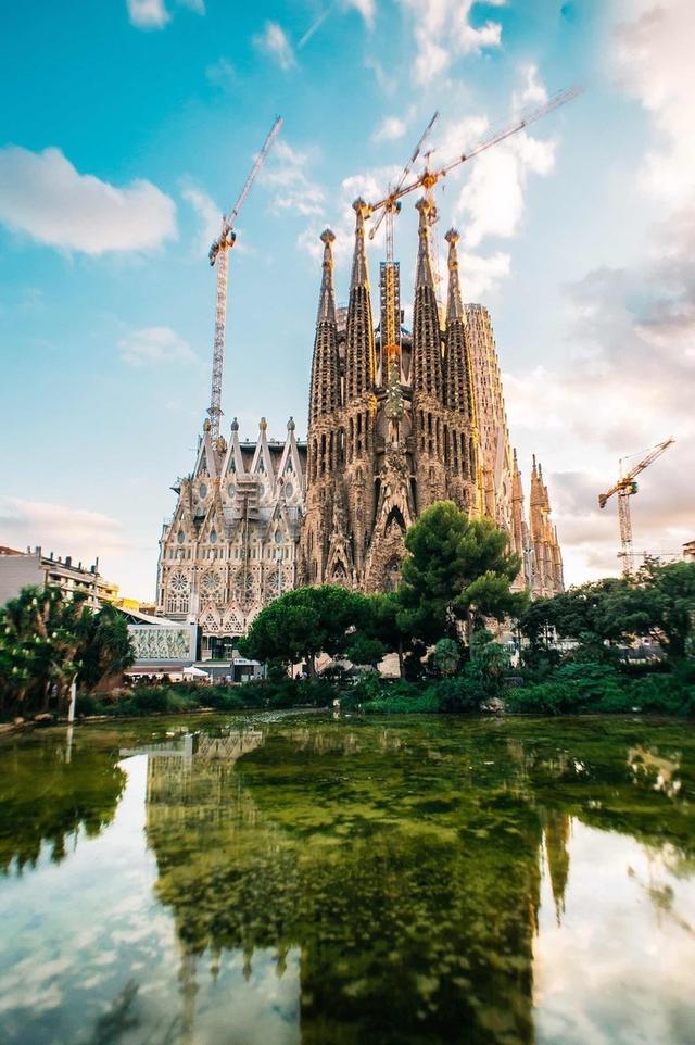 世界上最著名的 烂尾楼 高迪倾尽毕生留给人间最伟大的建筑 圣家堂