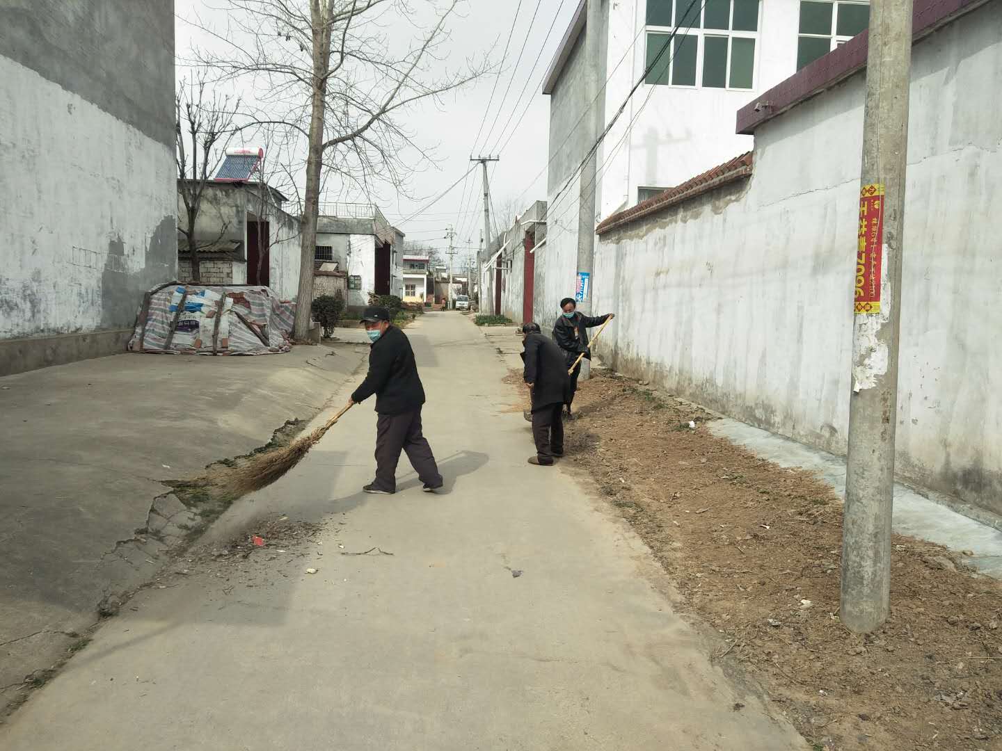 西平县师灵镇开展环境大整治助力疫情防控