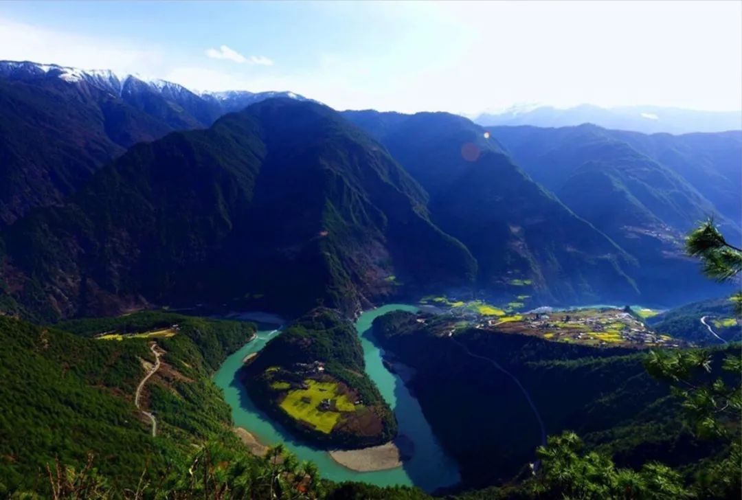 景区,景点三江并流区域是云南省面积最大,景观最丰富,民族风情多姿