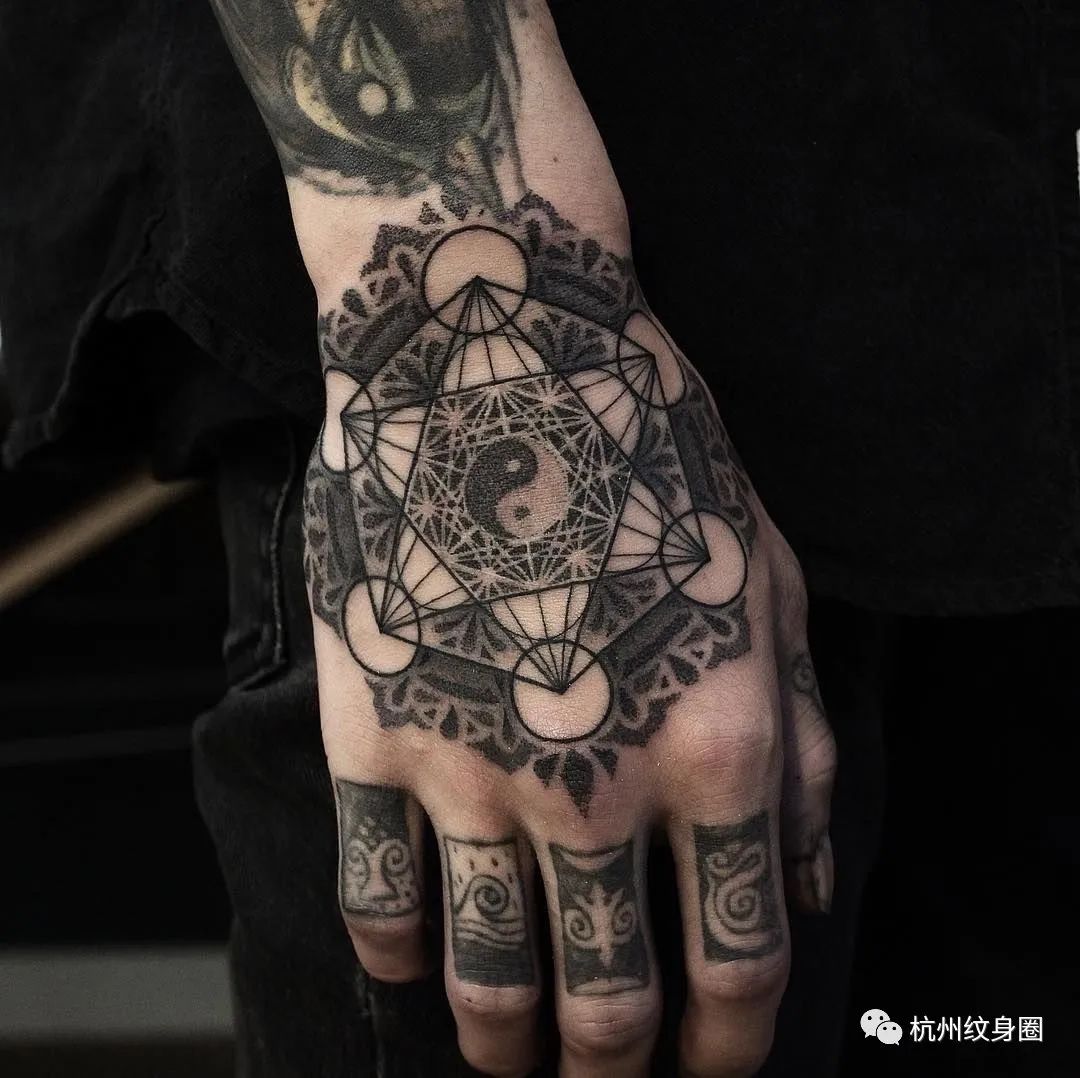 tattoo手上的满背纹身