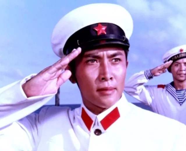 “无情”的唐国强：原配助他成名，他为何转身