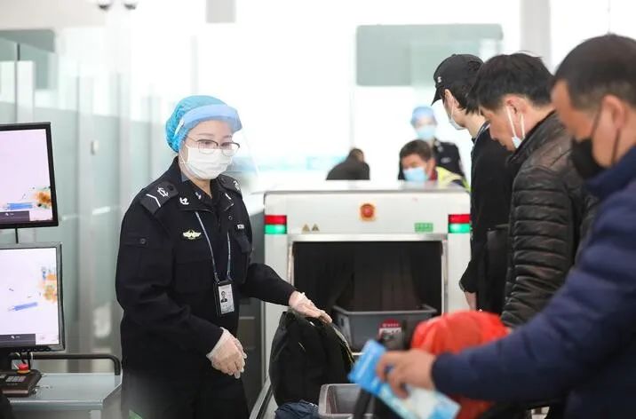 南通机场:"铿锵玫瑰"绽放抗疫一线