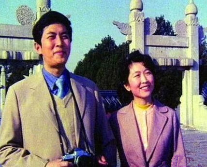 “无情”的唐国强：原配助他成名，他为何转身