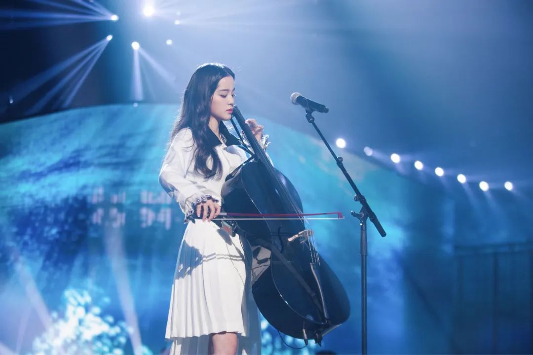 欧阳娜娜唱歌全程 5bc55f55bf0f443495d811c4096b9451.jpeg