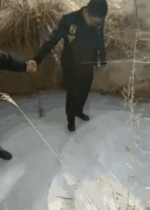 搞笑段子: 1,偷偷跟着男朋友去爬山,没敢告诉爸妈,只说了去闺蜜家住