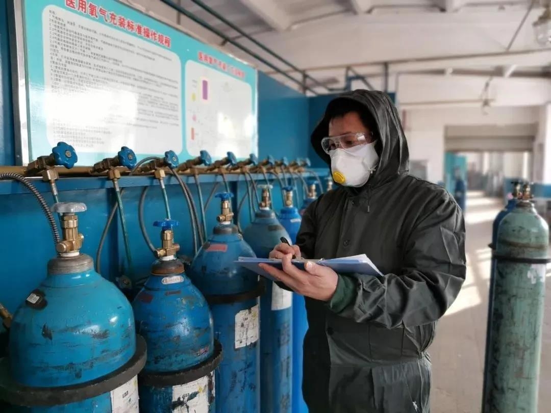 1天充装300余瓶医用氧