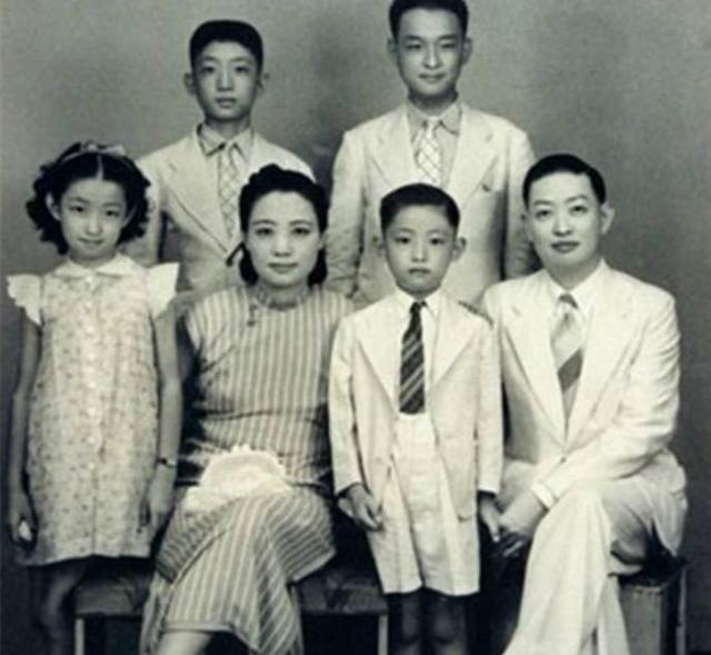 她为丈夫事业主动绝育，一双儿女病故后，丈夫