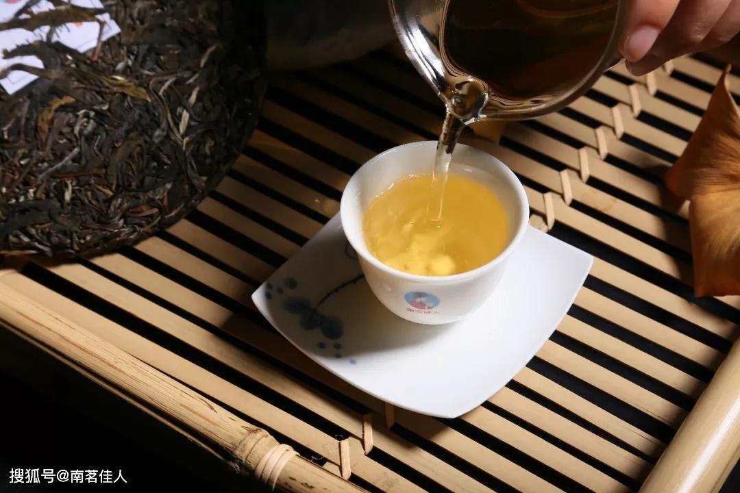 杀青恰当的普洱茶茶汤   南茗佳人拍摄