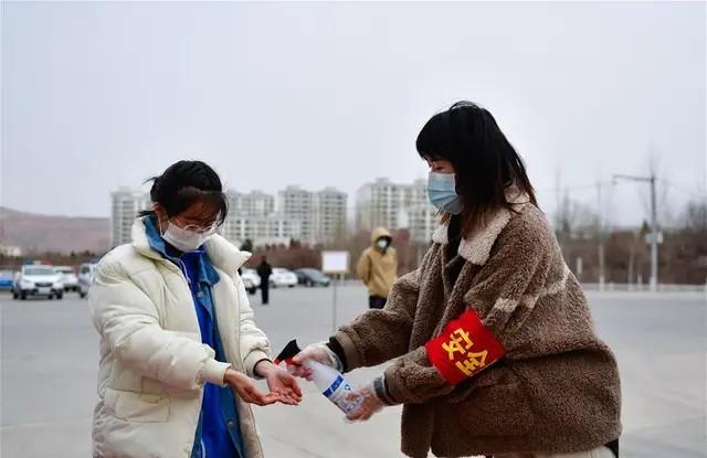 青海省昨日开学，学生：今年开学不一样！家长：长舒了一口气。